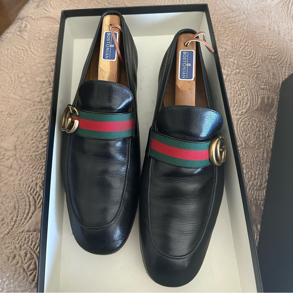 Men’s double G Gucci shoes size 9